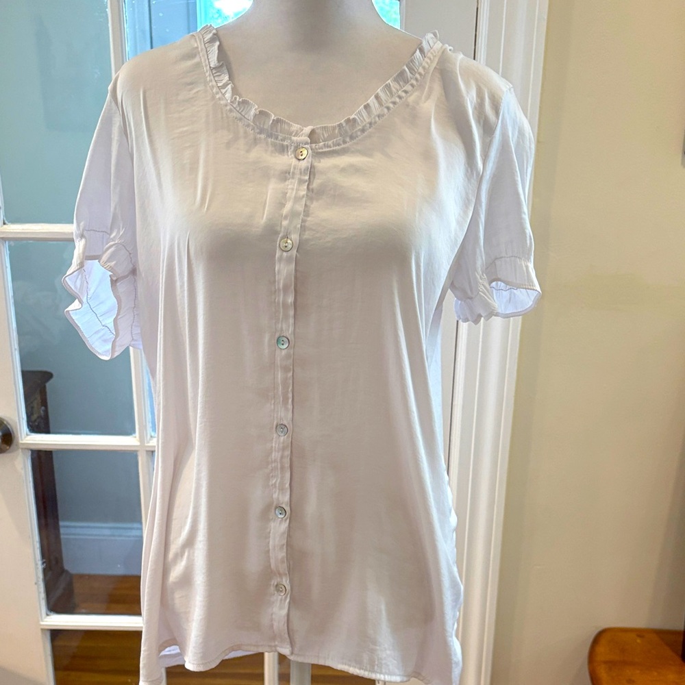 Dolan White Ruffle-Trim Button Front Blouse. Size L